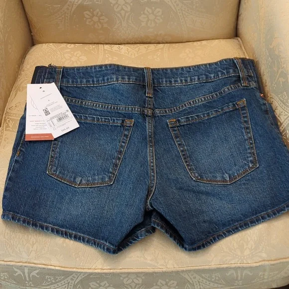 New with tags. Maternity Isabel Blue Jean Shorts size 4. Make an Offer! - Picture 2 of 6